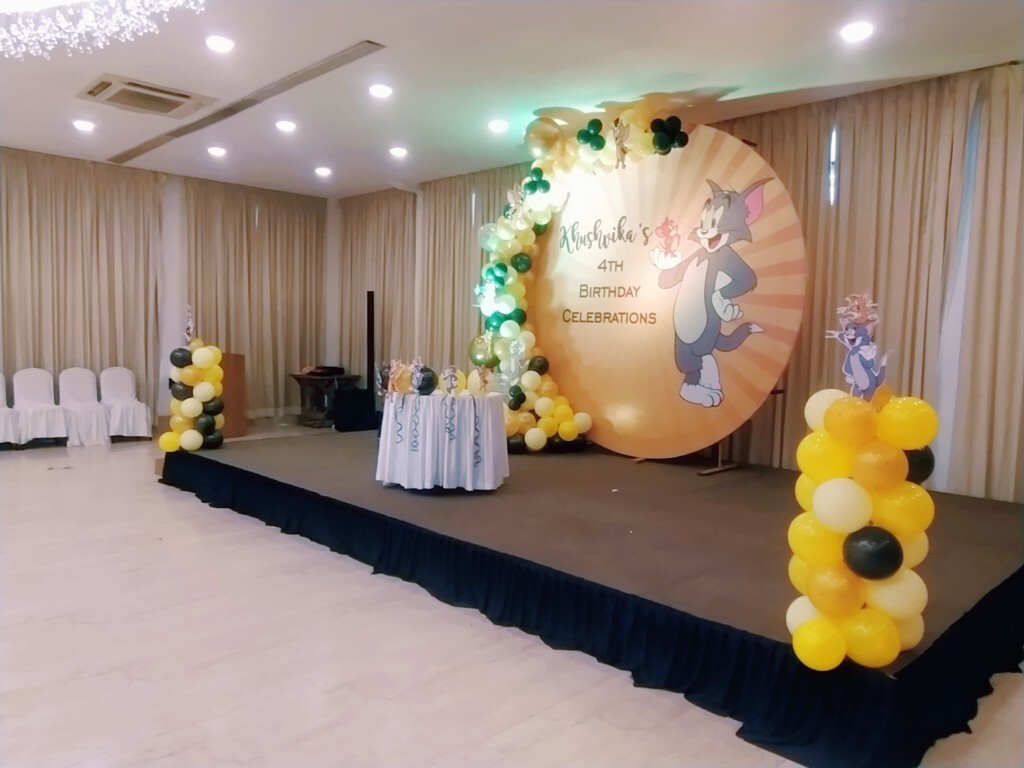 Entertainment at a Hotel Aram birthday party