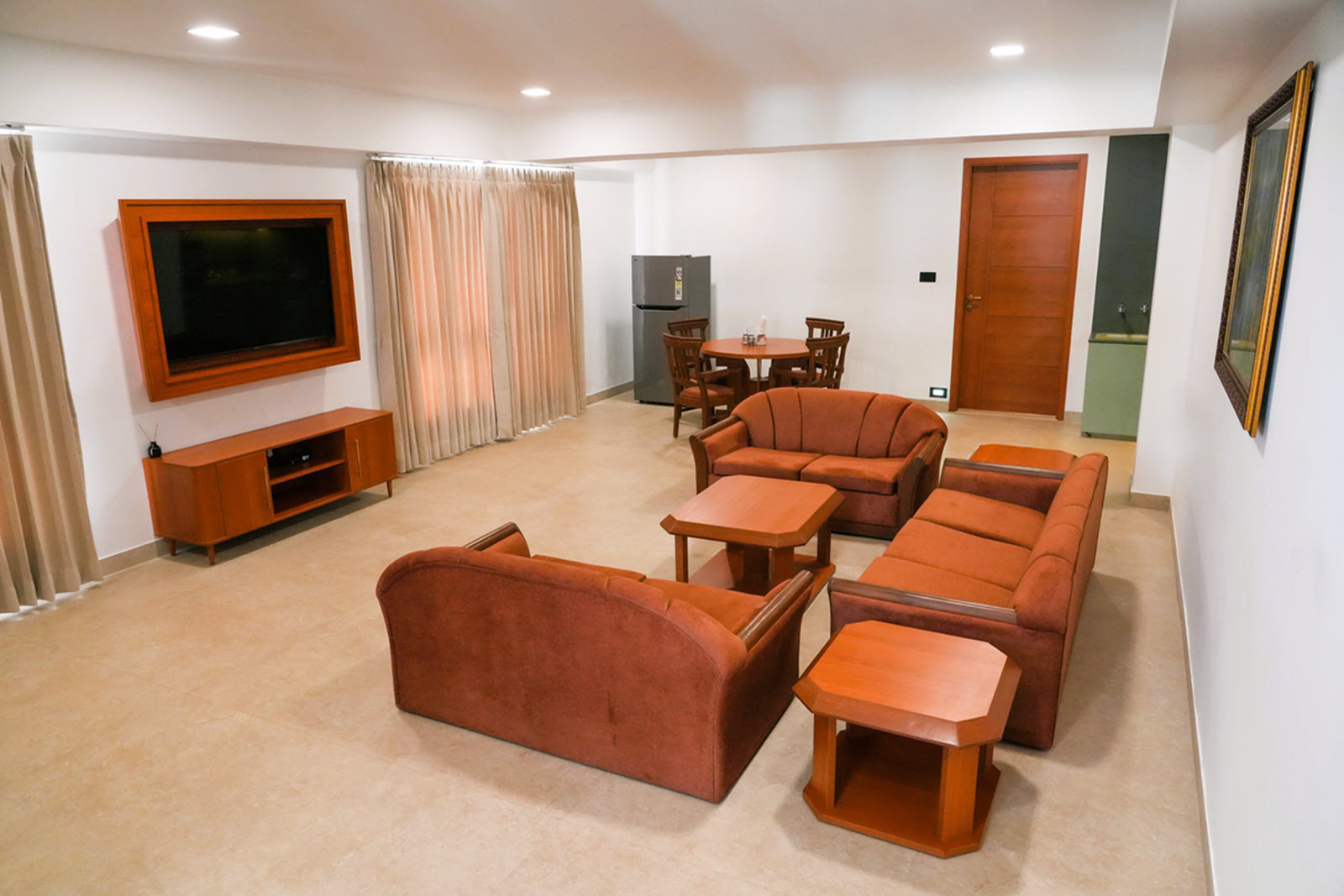 Service Apartment at Hotel Aram Jamnagar — 950 sq ft with kitchenette